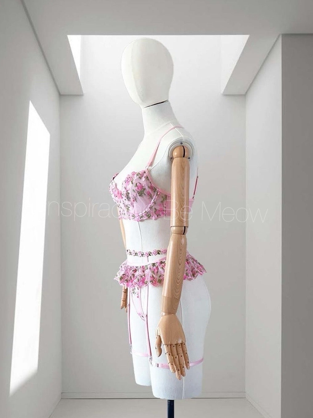 Conjunto Orquidea Rosa Liguero - Be Meow - Conjuntos
