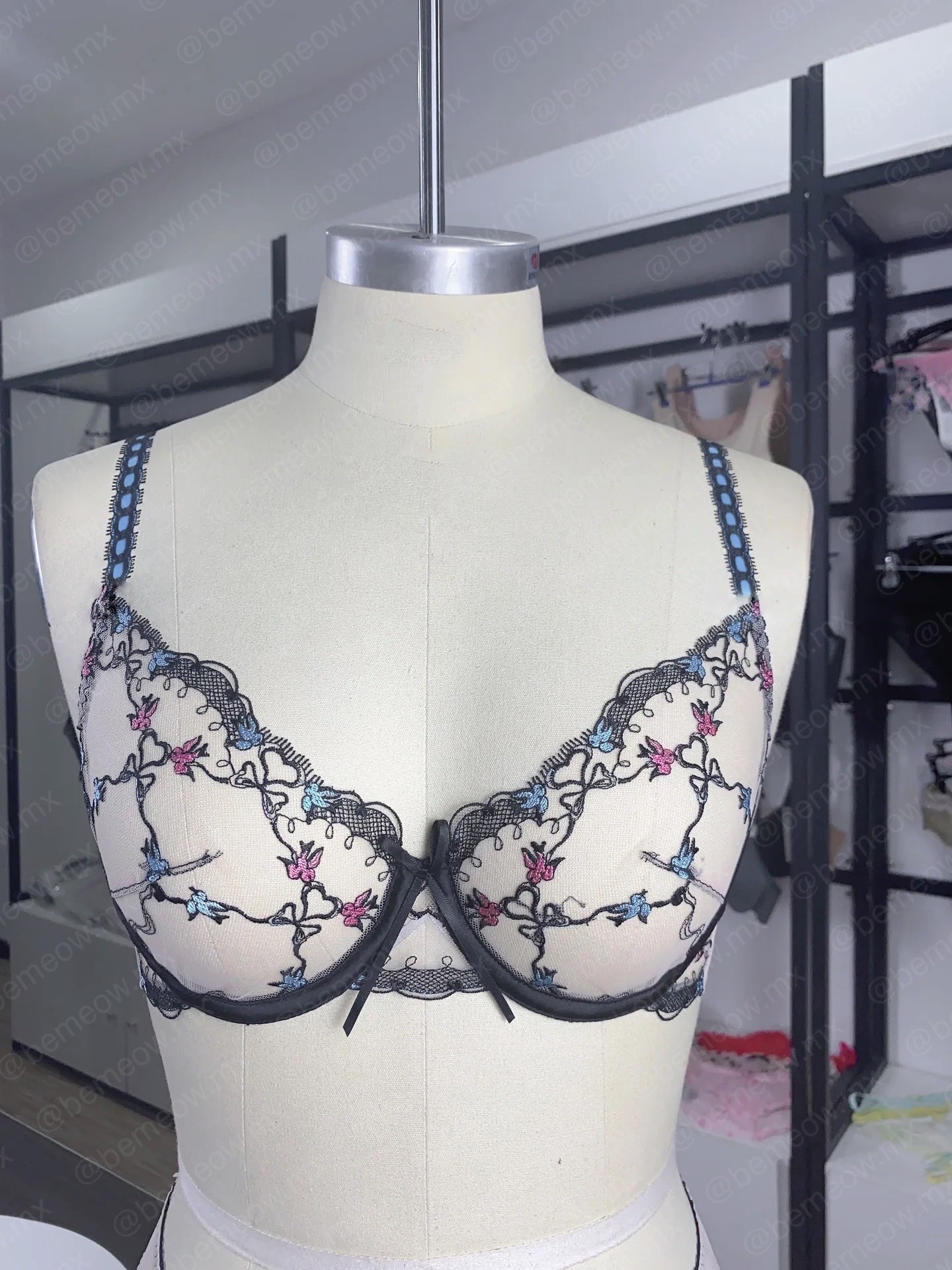 Conjunto Liguero Lovely con Medias