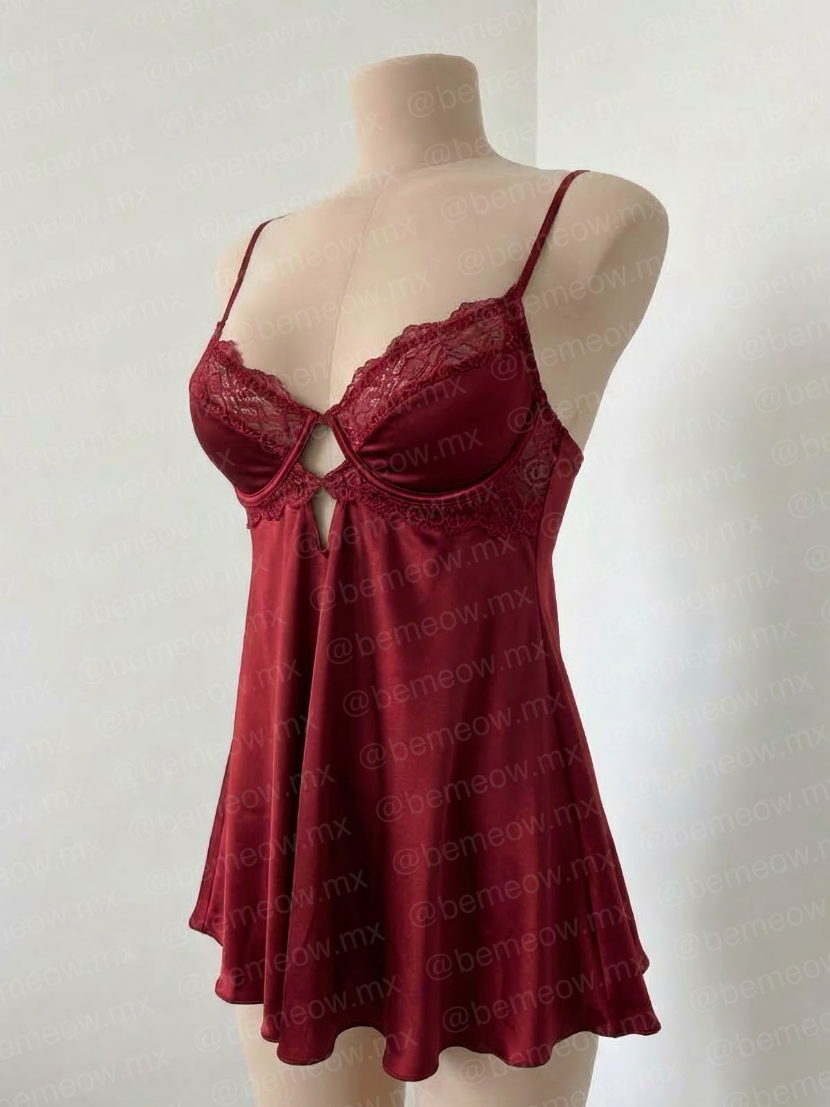 Vestido Babydoll Burdeos Satin