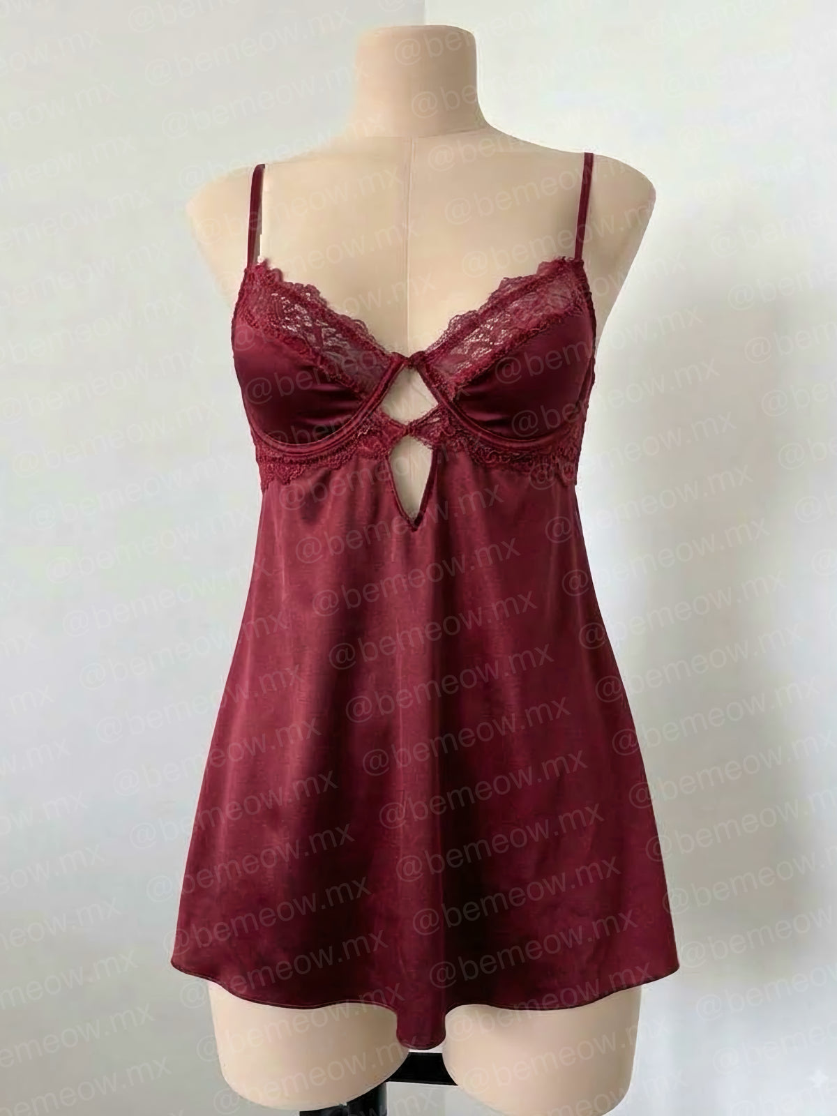 Vestido Babydoll Burdeos Satin