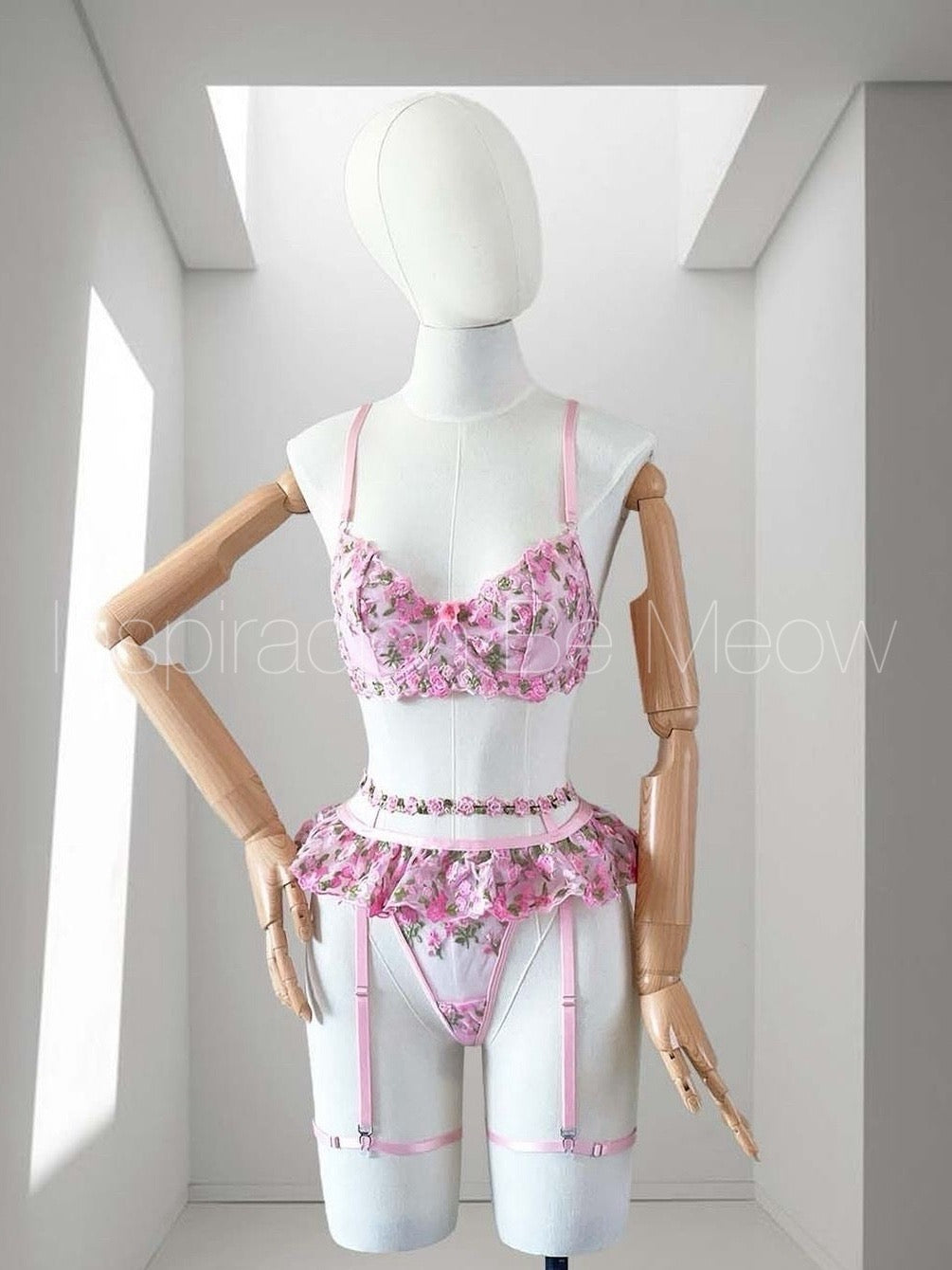 Conjunto Orquidea Rosa Liguero - Be Meow - Conjuntos