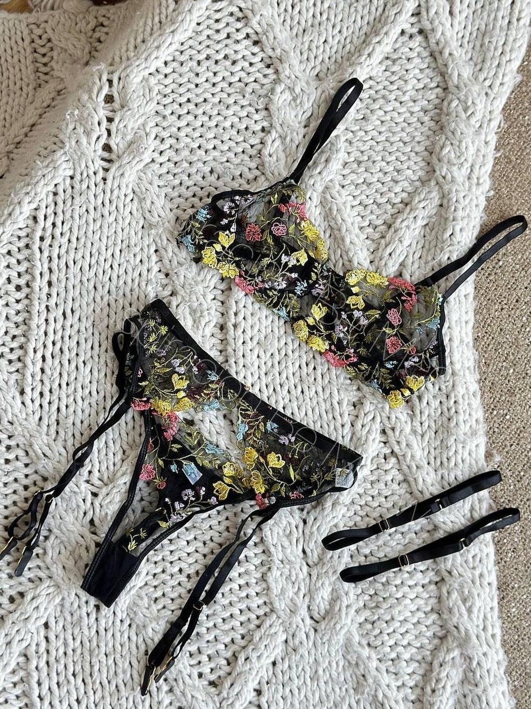 Conjunto Bordado Negro Oasis - Be Meow - Conjuntos