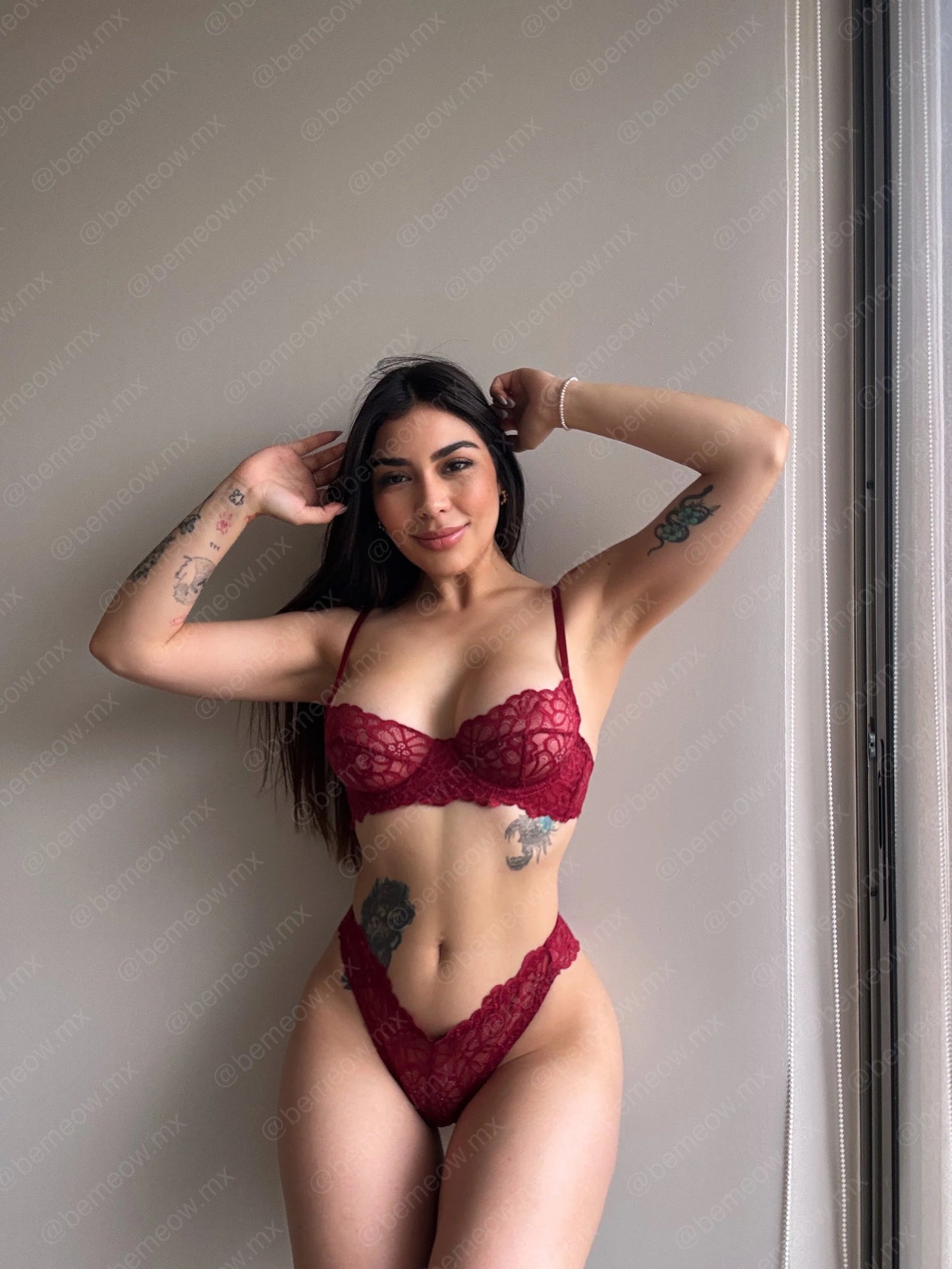 Conjunto Vino Cereza Encaje