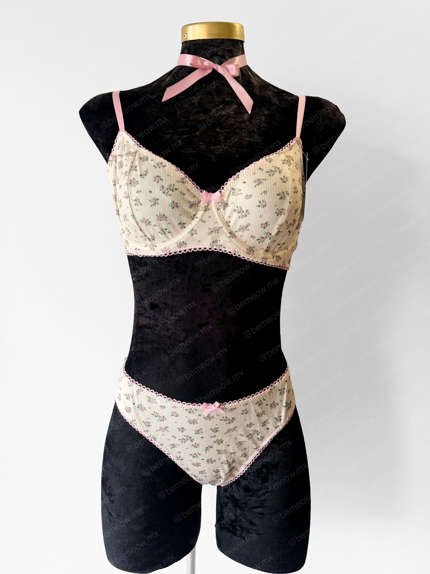 Conjunto Mantequilla Floral