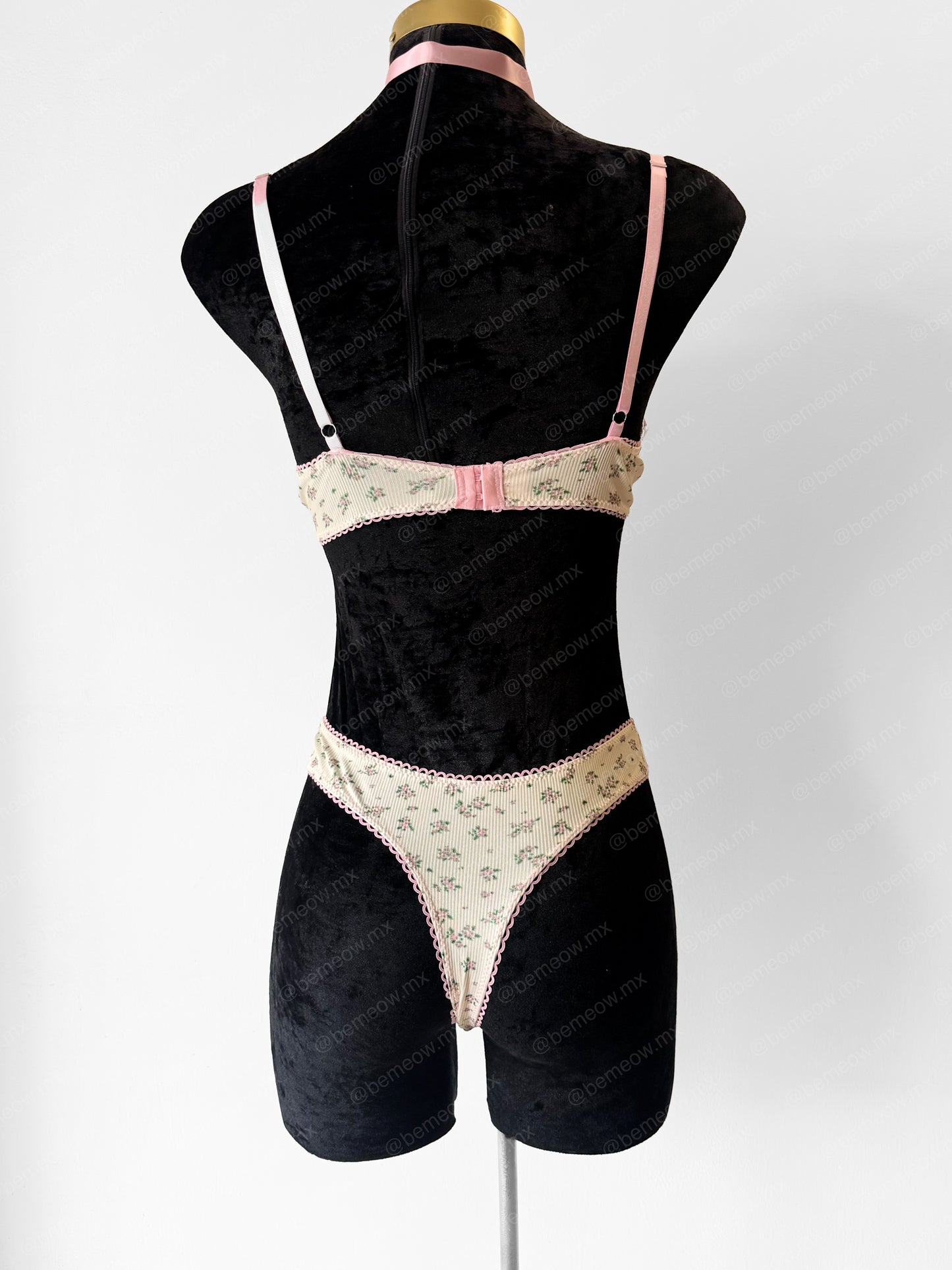 Conjunto Mantequilla Floral