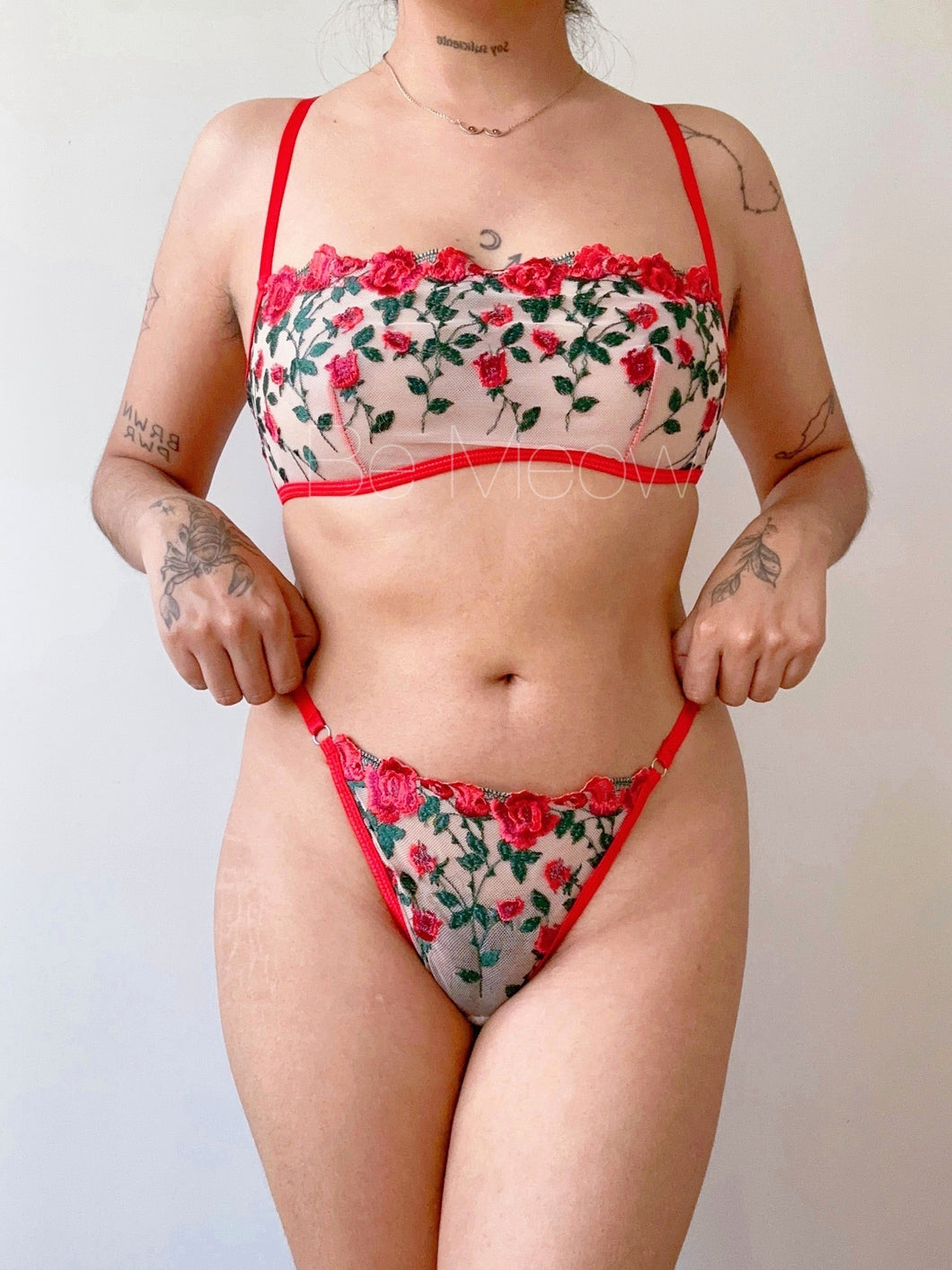 CONJUNTO ROSAS BORDADAS TUL