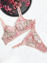 Cargar imagen en el visor de la galería, CONJUNTO BARBIE FLORA BORDADO
