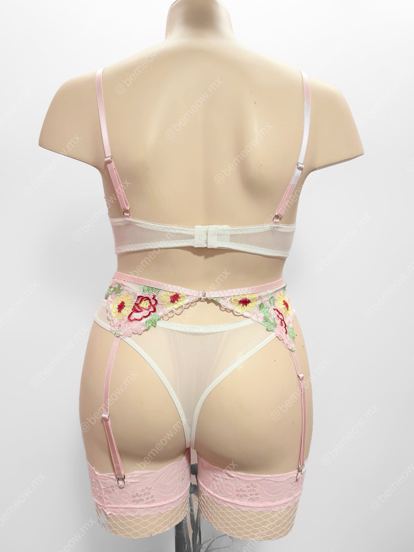 Conjunto Floral Peonia con Medias