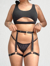 Cargar imagen en el visor de la galería, ARNES LOLITA CON ESPOSAS
