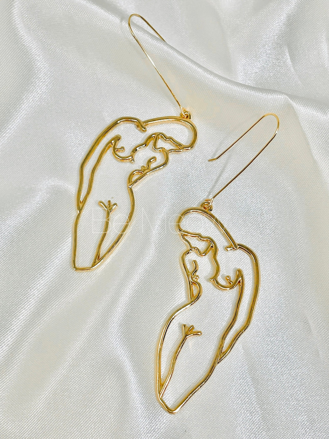 ARETE SILUETA DE MUJER
