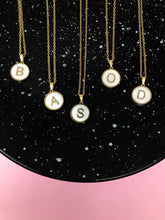 Cargar imagen en el visor de la galería, COLLAR LETRA MADRE PERLA
