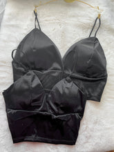 Cargar imagen en el visor de la galería, Bralette Top Satin Negro
